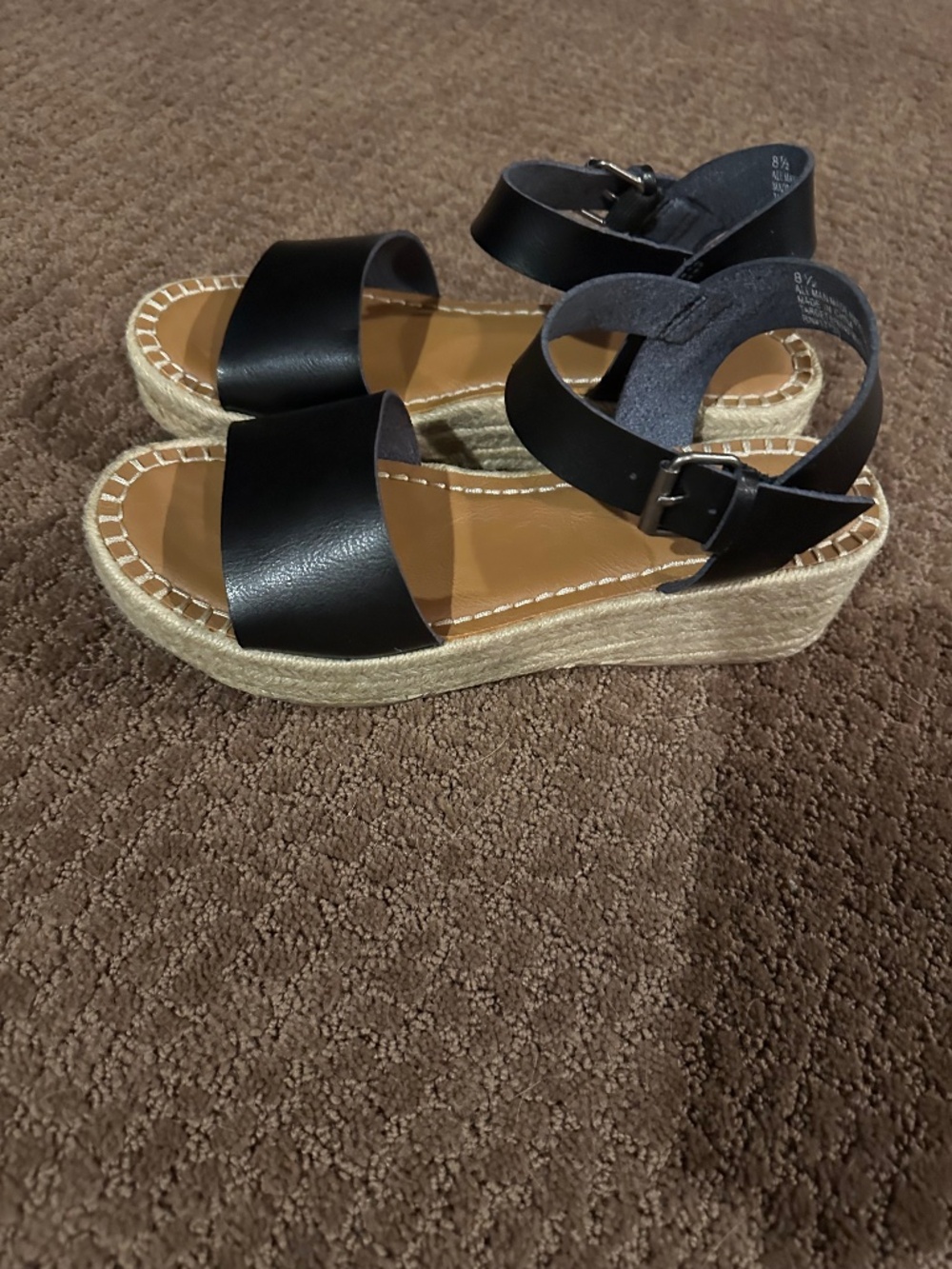 Universal Thread Black Low Wedge Sandal